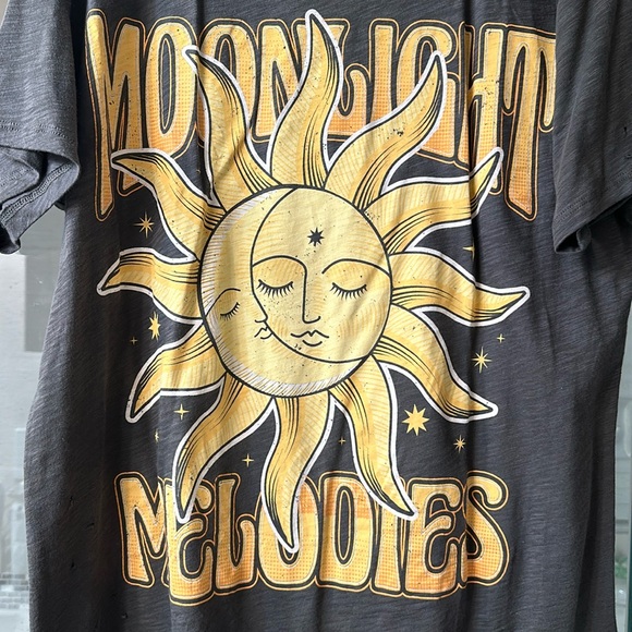 Moonlight Sun Graphic Tee - Picture 6 of 7